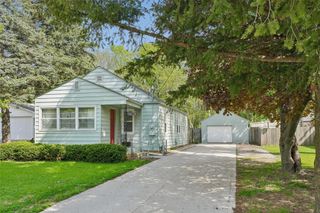2744 E Douglas Avenue, Des Moines, IA 50317