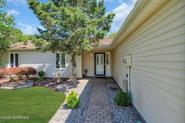 14 Monterey Lane, Manalapan, NJ 07726
