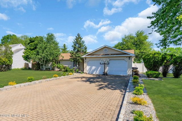 14 Monterey Lane, Manalapan, NJ 07726