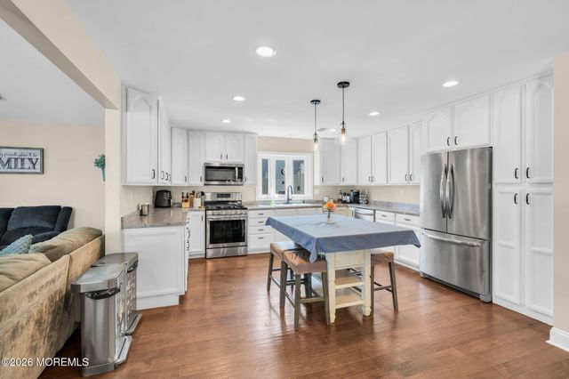 14 Monterey Lane, Manalapan, NJ 07726