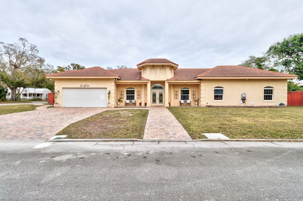 2206 Avilla Avenue, Vero Beach, FL 32960