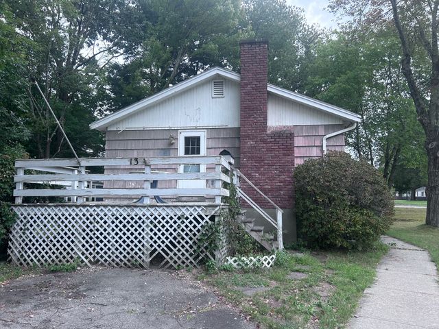 13 Lee Cir, Hudson, MA 01749