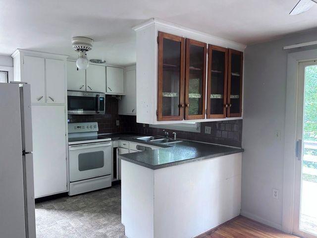 13 Lee Cir, Hudson, MA 01749