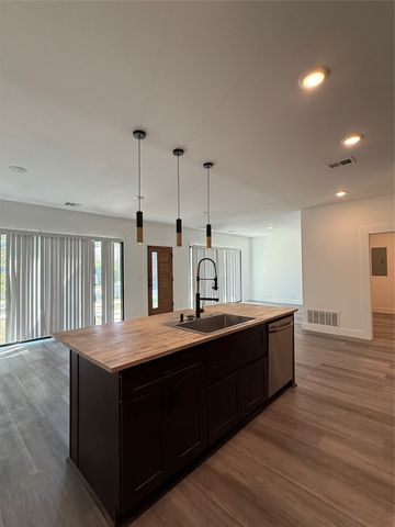 2707 Carpenter Avenue, Dallas, TX 75215