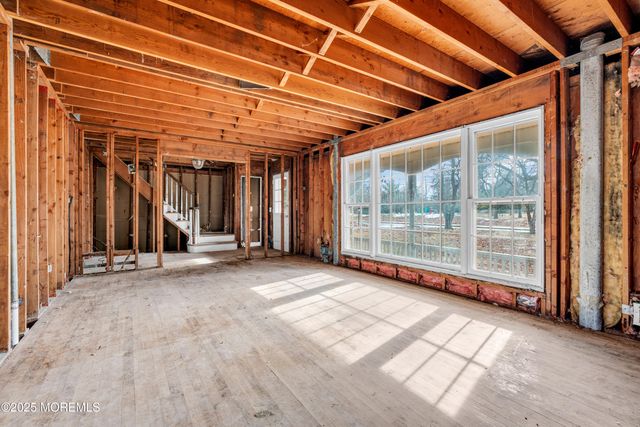 387 Riverdale Avenue W, Tinton Falls, NJ 07724