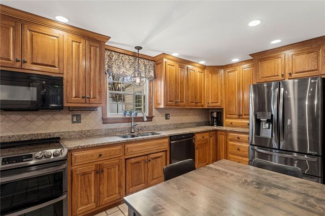 4935 Field Acres Dr, Hampton, PA 15044