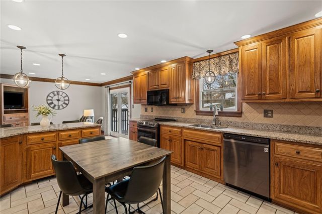 4935 Field Acres Dr, Hampton, PA 15044