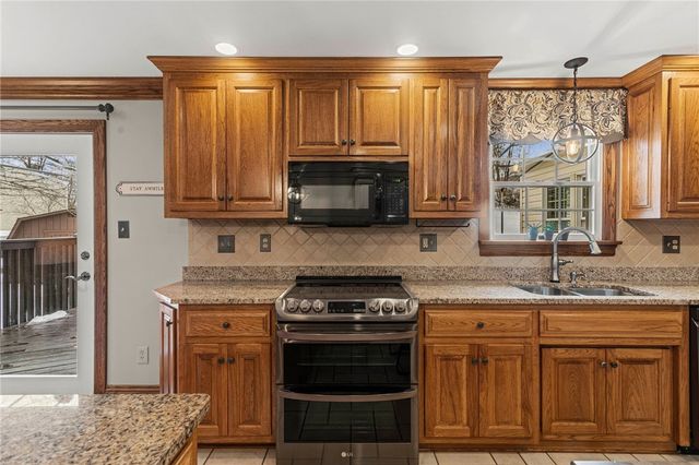 4935 Field Acres Dr, Hampton, PA 15044