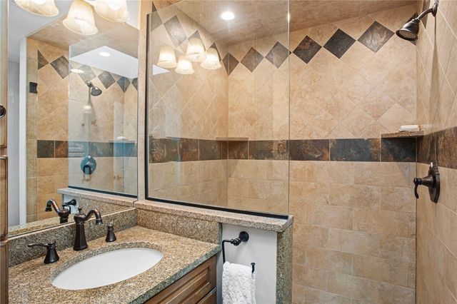 4935 Field Acres Dr, Hampton, PA 15044