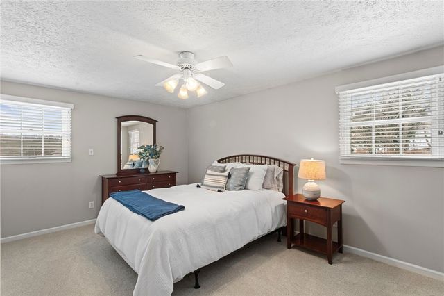 4935 Field Acres Dr, Hampton, PA 15044