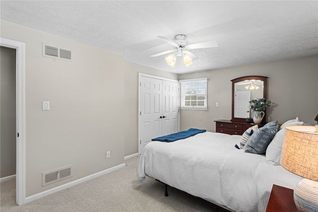 4935 Field Acres Dr, Hampton, PA 15044