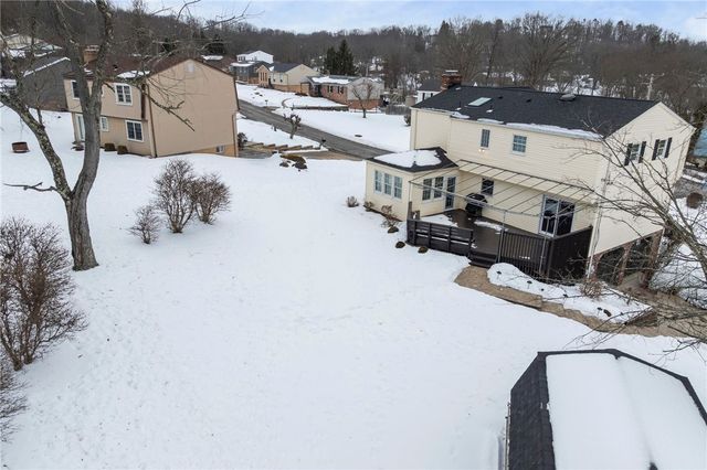 4935 Field Acres Dr, Hampton, PA 15044