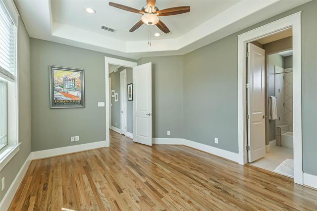 550 Oxford Street, Houston, TX 77007