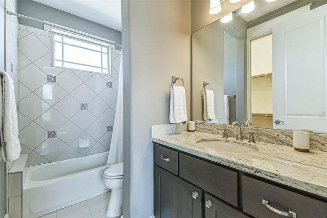 550 Oxford Street, Houston, TX 77007