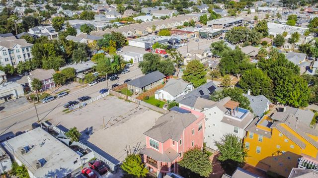 550 Oxford Street, Houston, TX 77007