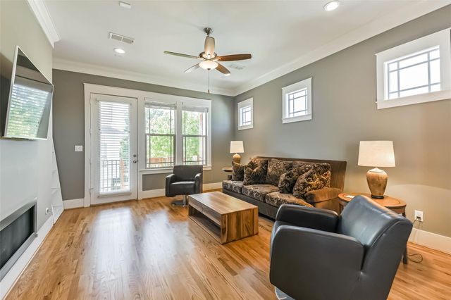 550 Oxford Street, Houston, TX 77007