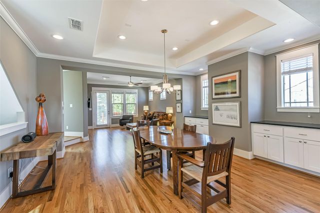 550 Oxford Street, Houston, TX 77007