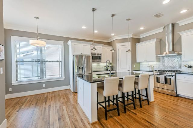 550 Oxford Street, Houston, TX 77007