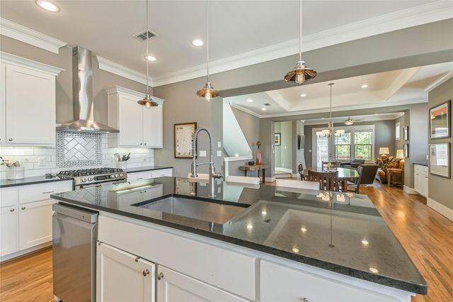 550 Oxford Street, Houston, TX 77007