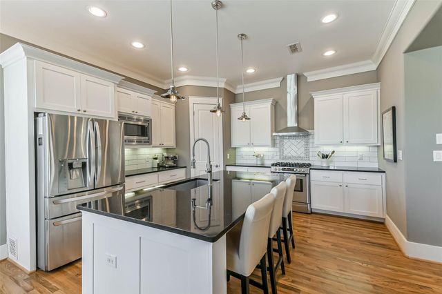 550 Oxford Street, Houston, TX 77007