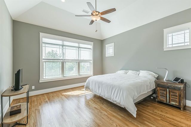 550 Oxford Street, Houston, TX 77007