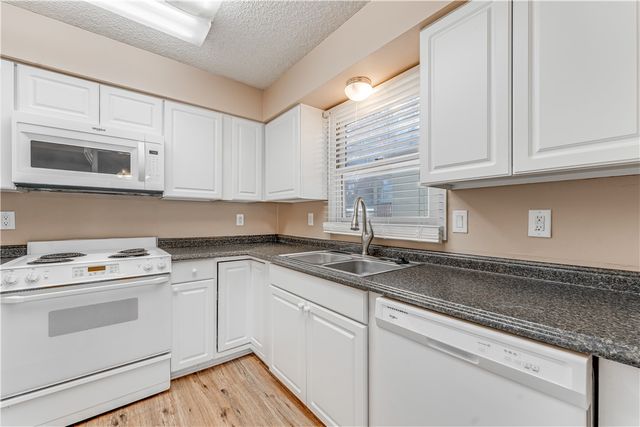 3 Tiffany Lane, Bella Vista, AR 72715