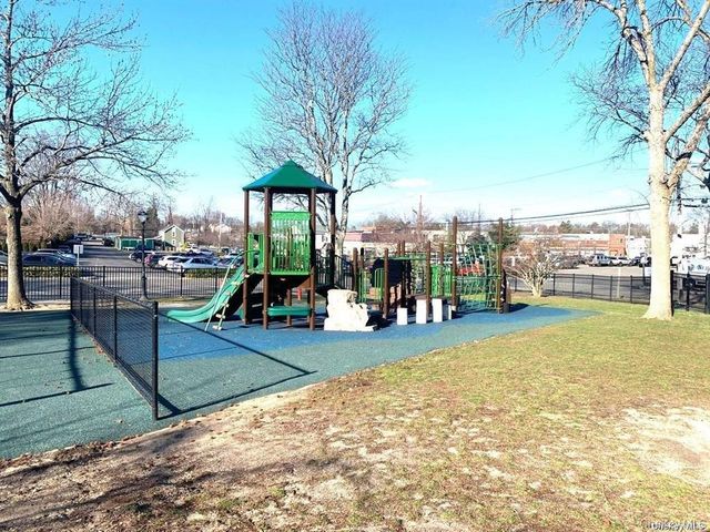 15 Gaynor Avenue 3E, Manhasset, NY 11030