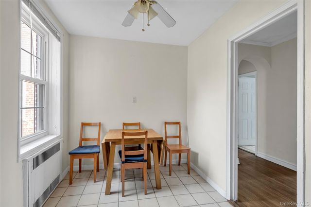 15 Gaynor Avenue 3E, Manhasset, NY 11030