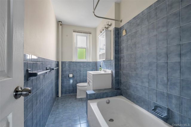 15 Gaynor Avenue 3E, Manhasset, NY 11030