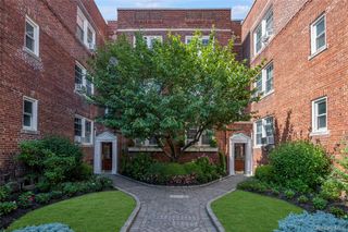 15 Gaynor Avenue 3E, Manhasset, NY 11030