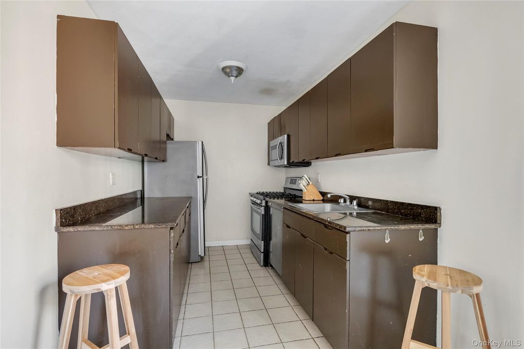 15 Gaynor Avenue 3E, Manhasset, NY 11030 — photo 5