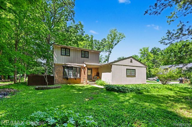 23493 Cora Avenue, Farmington Hills, MI 48336
