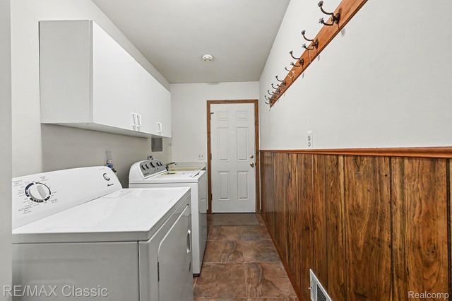 23493 Cora Avenue, Farmington Hills, MI 48336