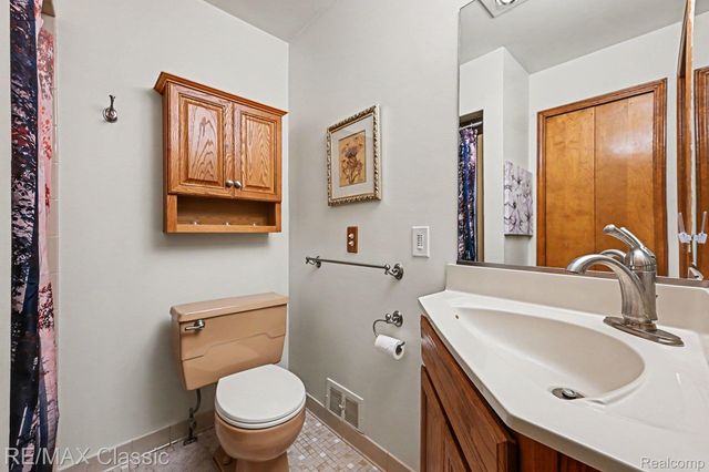 23493 Cora Avenue, Farmington Hills, MI 48336