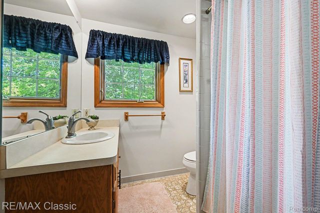 23493 Cora Avenue, Farmington Hills, MI 48336