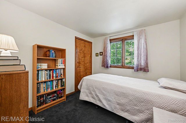 23493 Cora Avenue, Farmington Hills, MI 48336