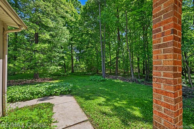 23493 Cora Avenue, Farmington Hills, MI 48336