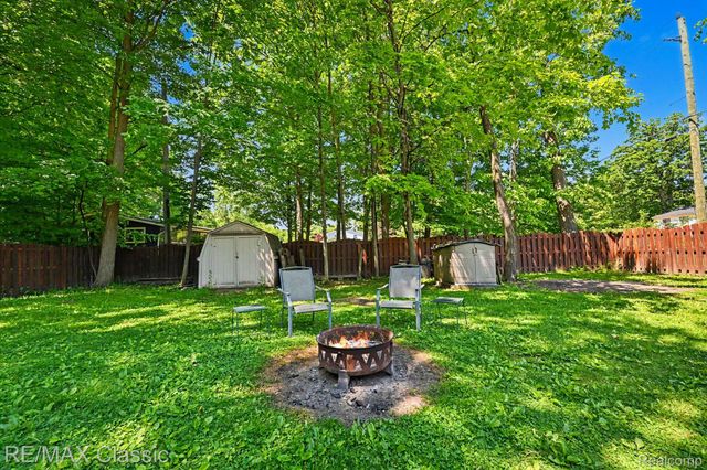 23493 Cora Avenue, Farmington Hills, MI 48336