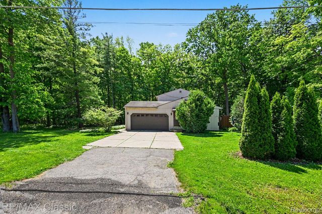 23493 Cora Avenue, Farmington Hills, MI 48336