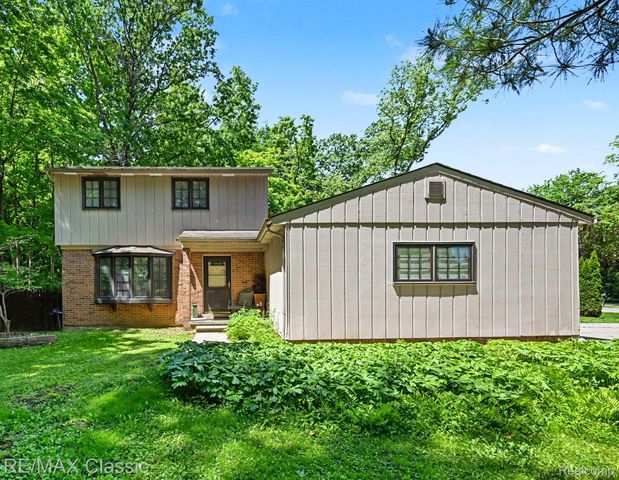 23493 Cora Avenue, Farmington Hills, MI 48336