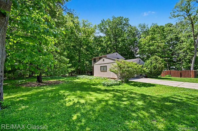 23493 Cora Avenue, Farmington Hills, MI 48336