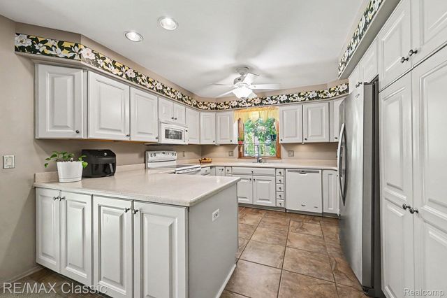 23493 Cora Avenue, Farmington Hills, MI 48336