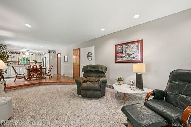 23493 Cora Avenue, Farmington Hills, MI 48336