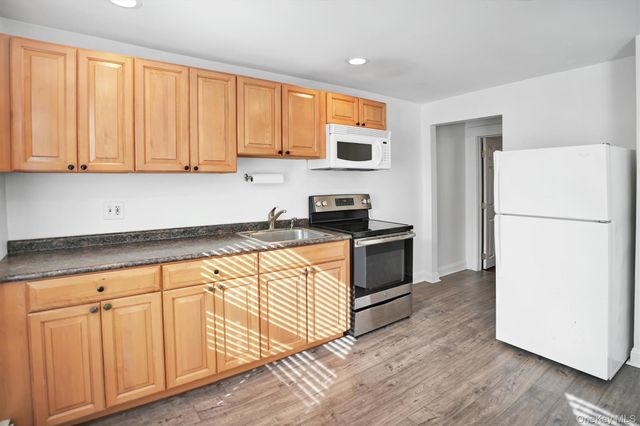 14 Halsey Avenue, East Quogue, NY 11942