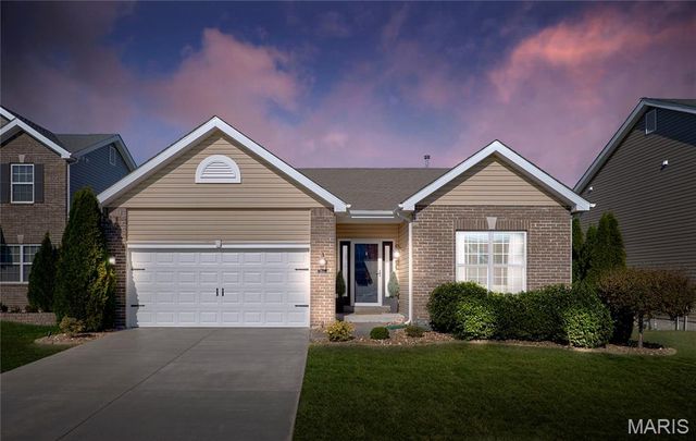 205 Charlestowne Place Drive, St Charles, MO 63301