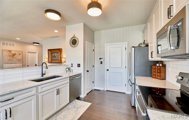 205 Charlestowne Place Drive, St Charles, MO 63301