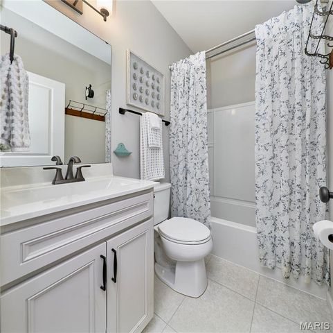 205 Charlestowne Place Drive, St Charles, MO 63301