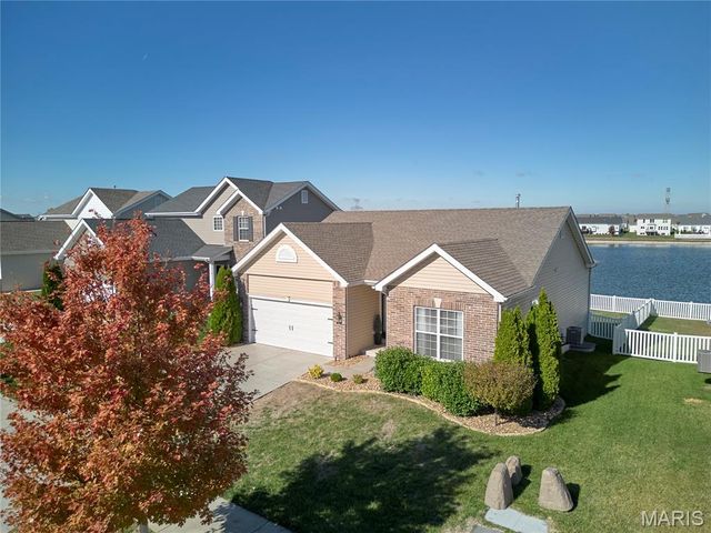 205 Charlestowne Place Drive, St Charles, MO 63301