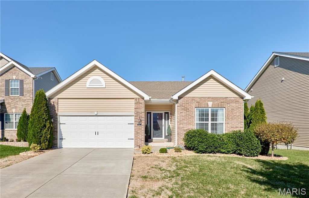 205 Charlestowne Place Drive, St Charles, MO 63301