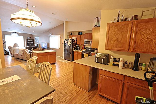 31657 Sibley Road, New Boston, MI 48164